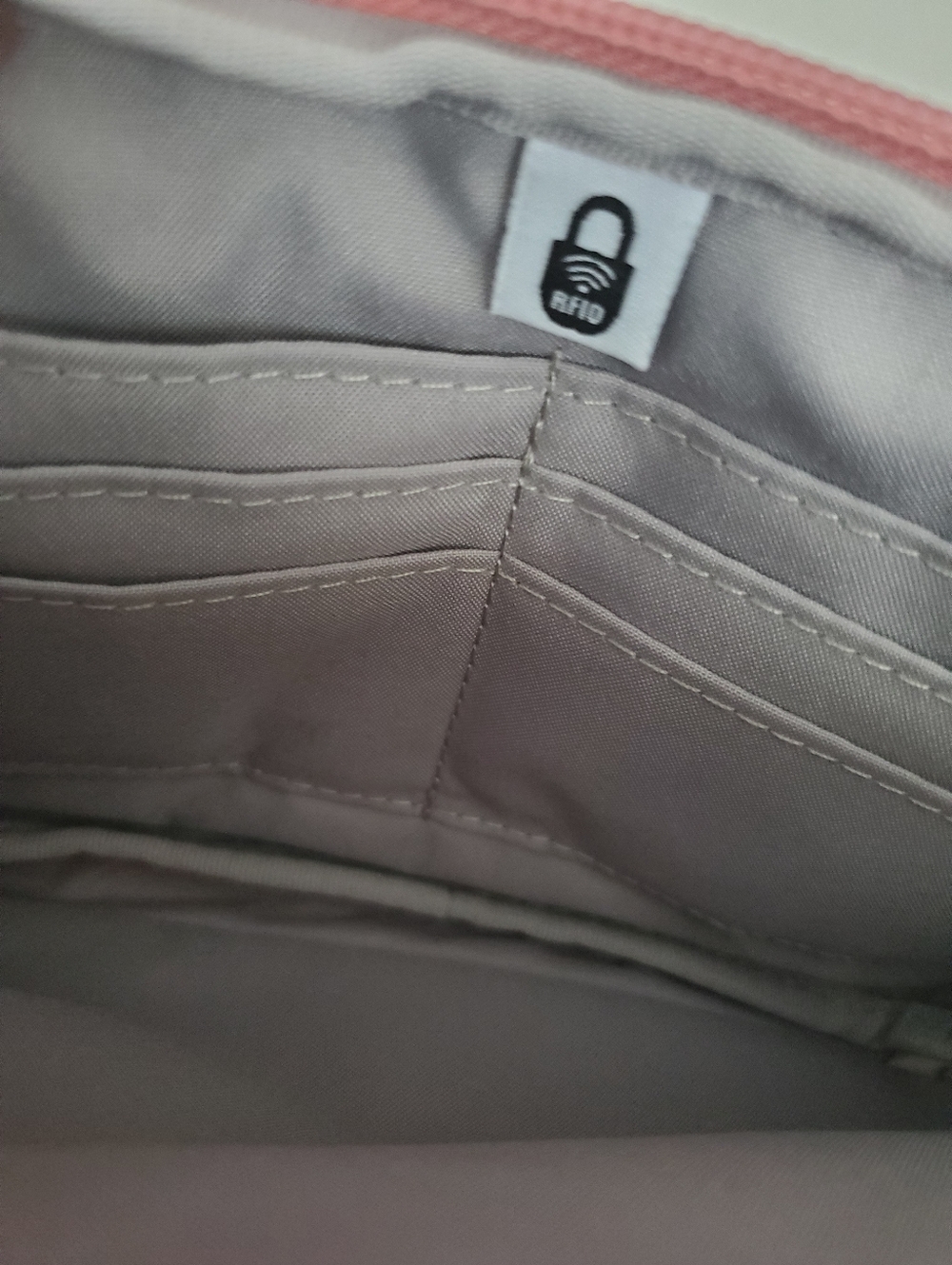 Baggalini Modern Belt Bag With RFID protection - Picture 8 of 13